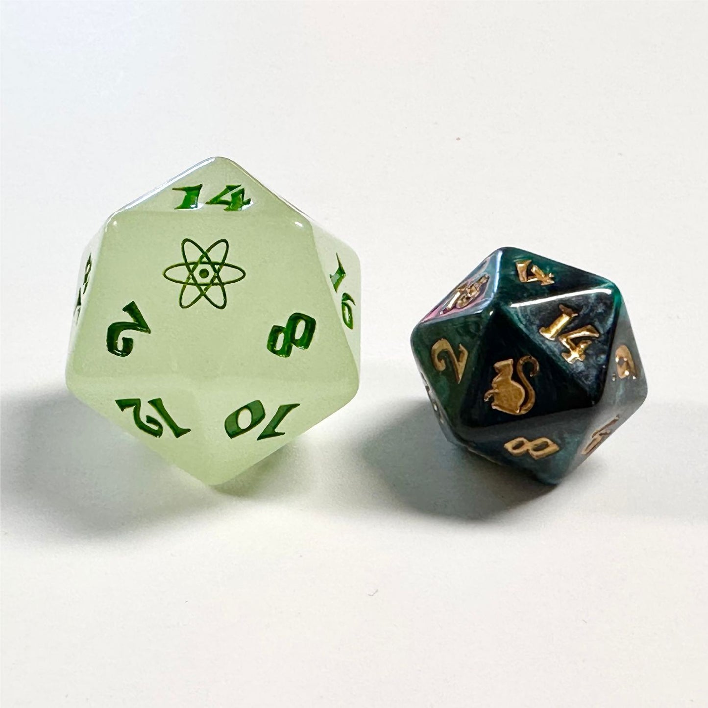 Atomic d20 XL (glow)